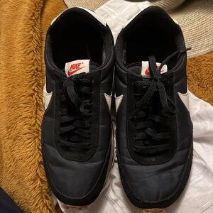 Mens Nikes tennis shoes